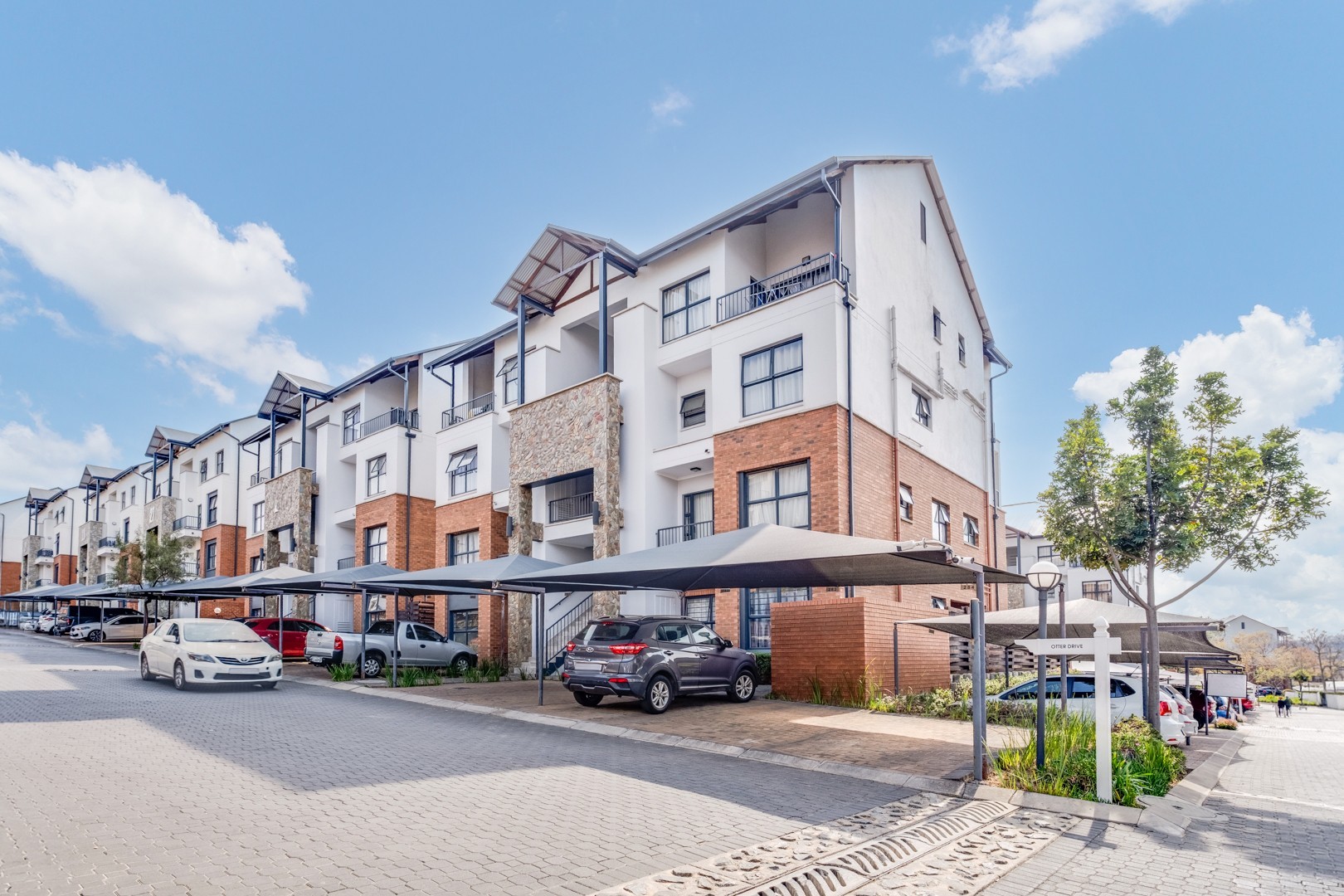 Townhouse for sale in Linbro Park, Sandton, 100 m²