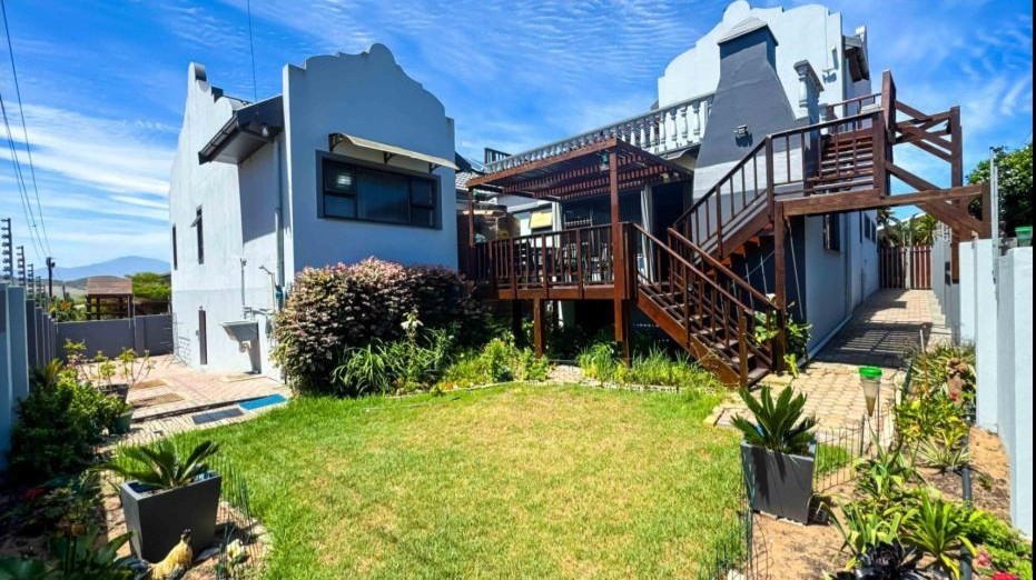 House for sale in Fraaiuitsig, Klein Brak Rivier, 457 m²
