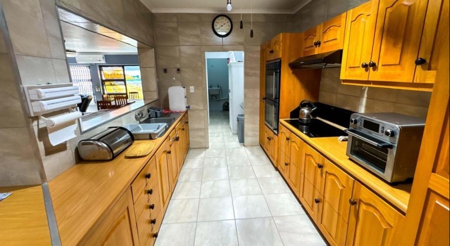 House for sale in Fraaiuitsig, Klein Brak Rivier, 457 m²