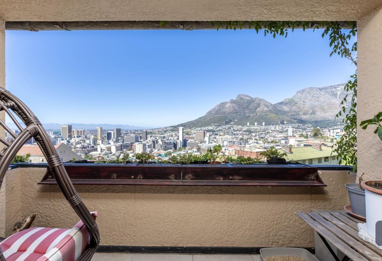 Apartment for sale in Schotsche Kloof, Cape Town, 97 m²