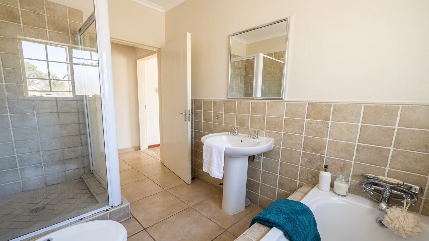 Apartment for sale in Meredale, Johannesburg, 61 m²