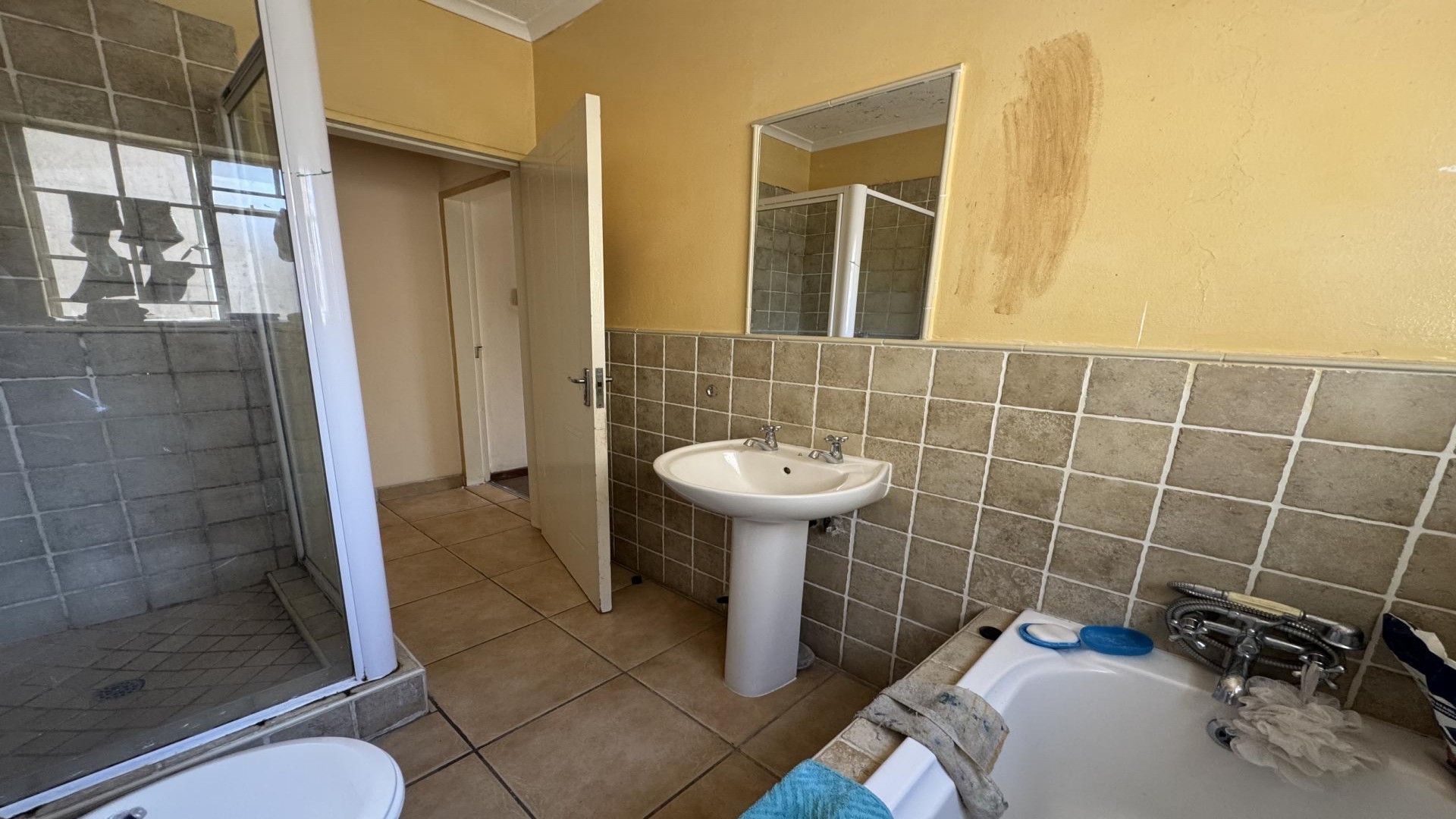 Apartment for sale in Meredale, Johannesburg, 61 m²