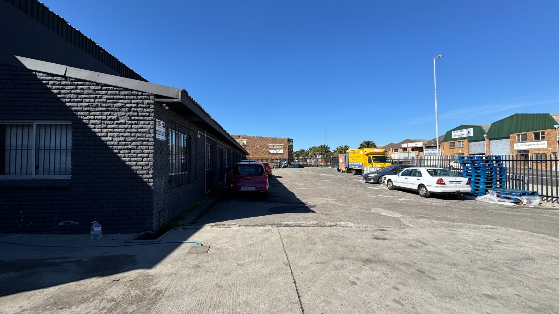 Warehouse for rent in Montague Gardens, Milnerton, 1600 m²