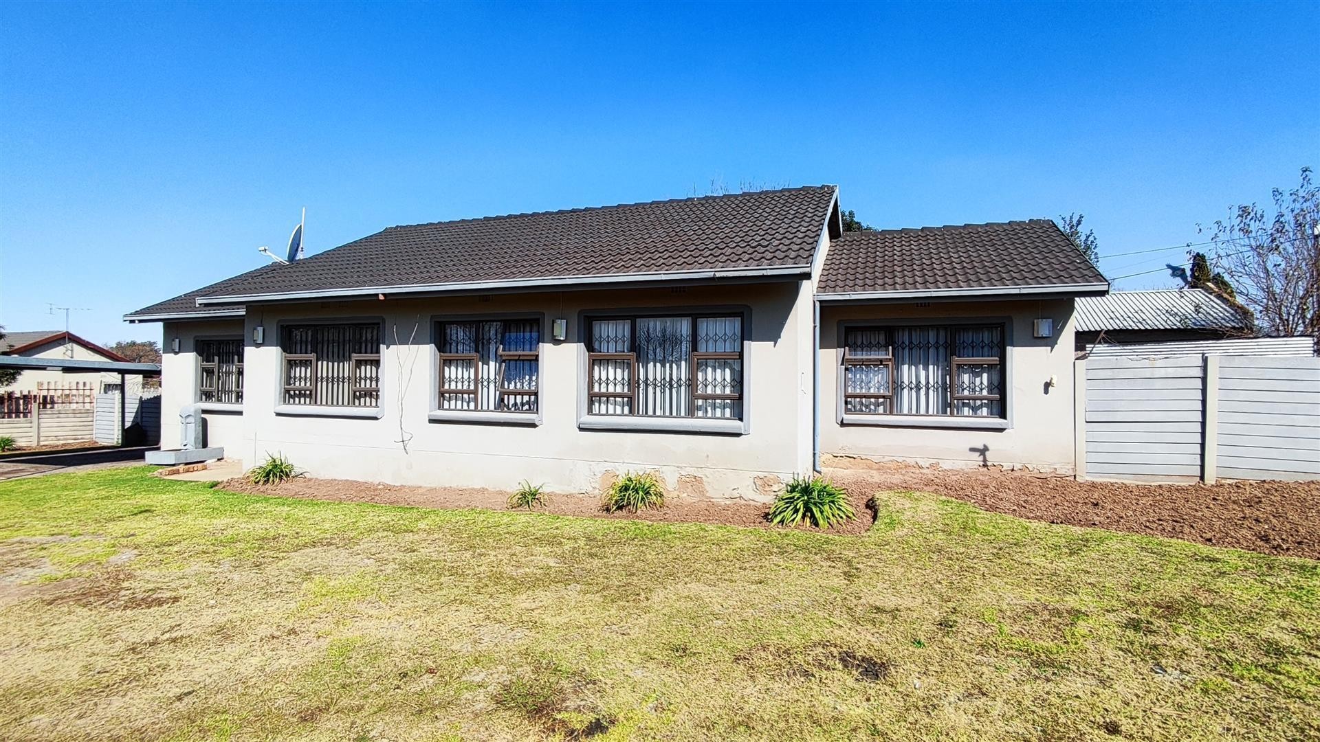 House for sale in Sharon Park, Nigel, 168 m²