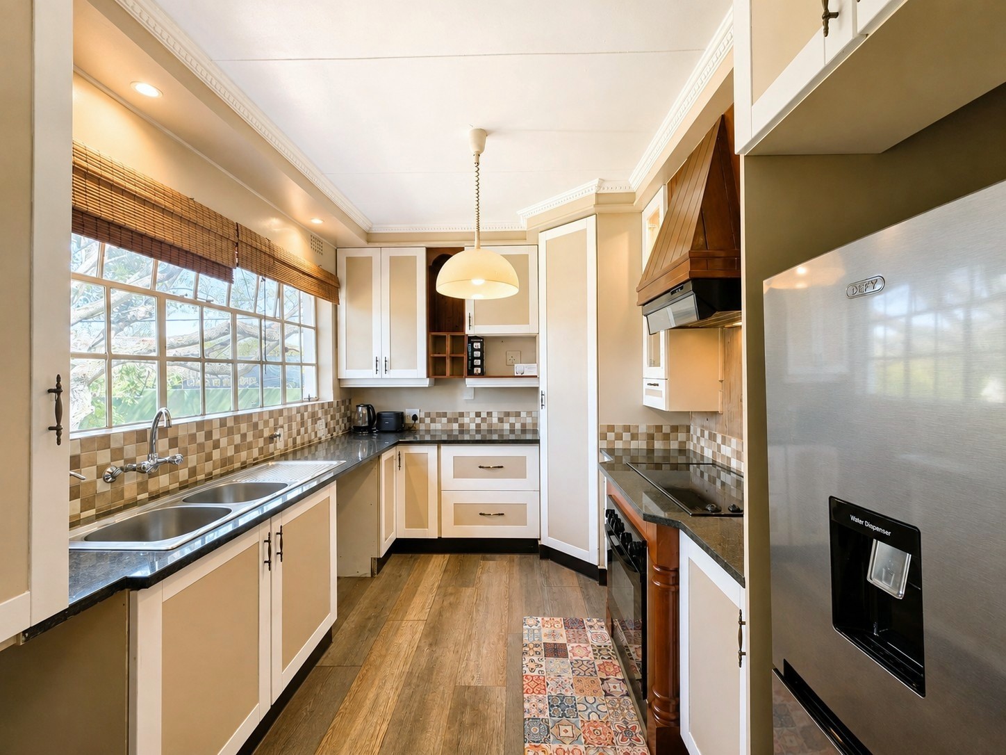 Townhouse for rent in Bryanston, Sandton, 91 m²