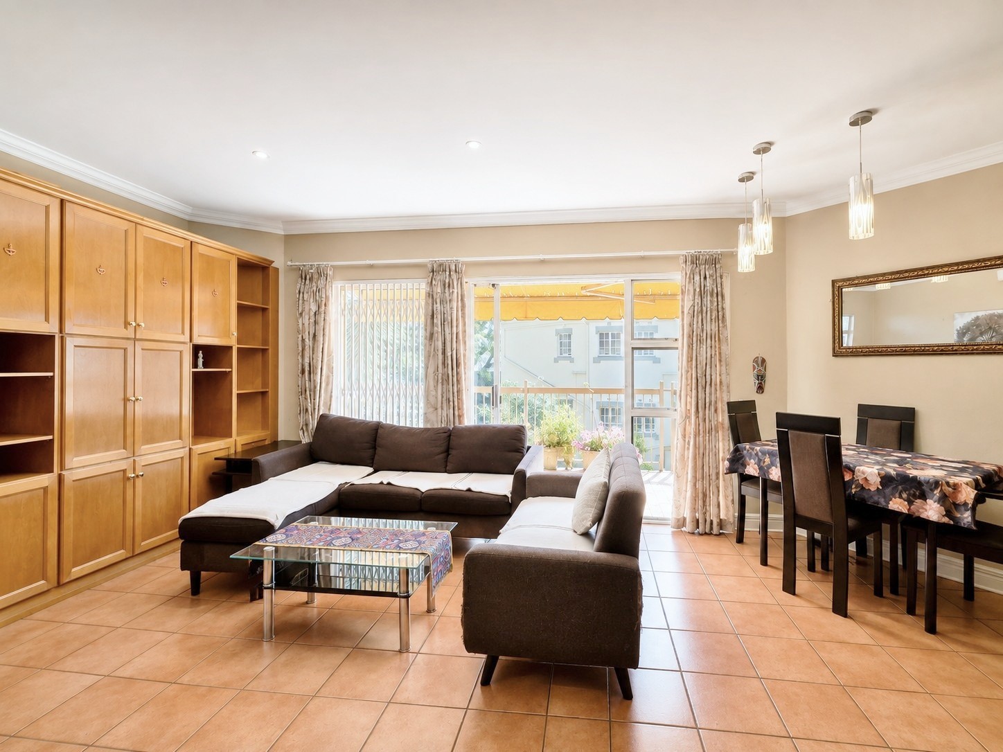 Townhouse for rent in Bryanston, Sandton, 91 m²