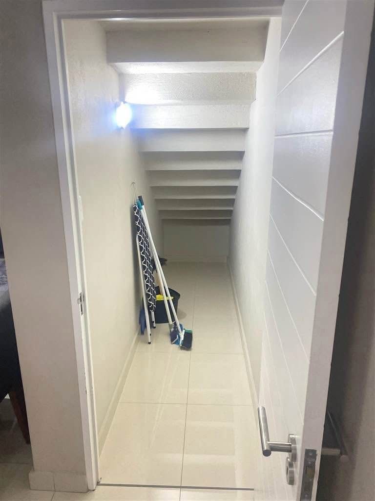 Townhouse for rent in Stonehenge, Nelspruit, 315 m²