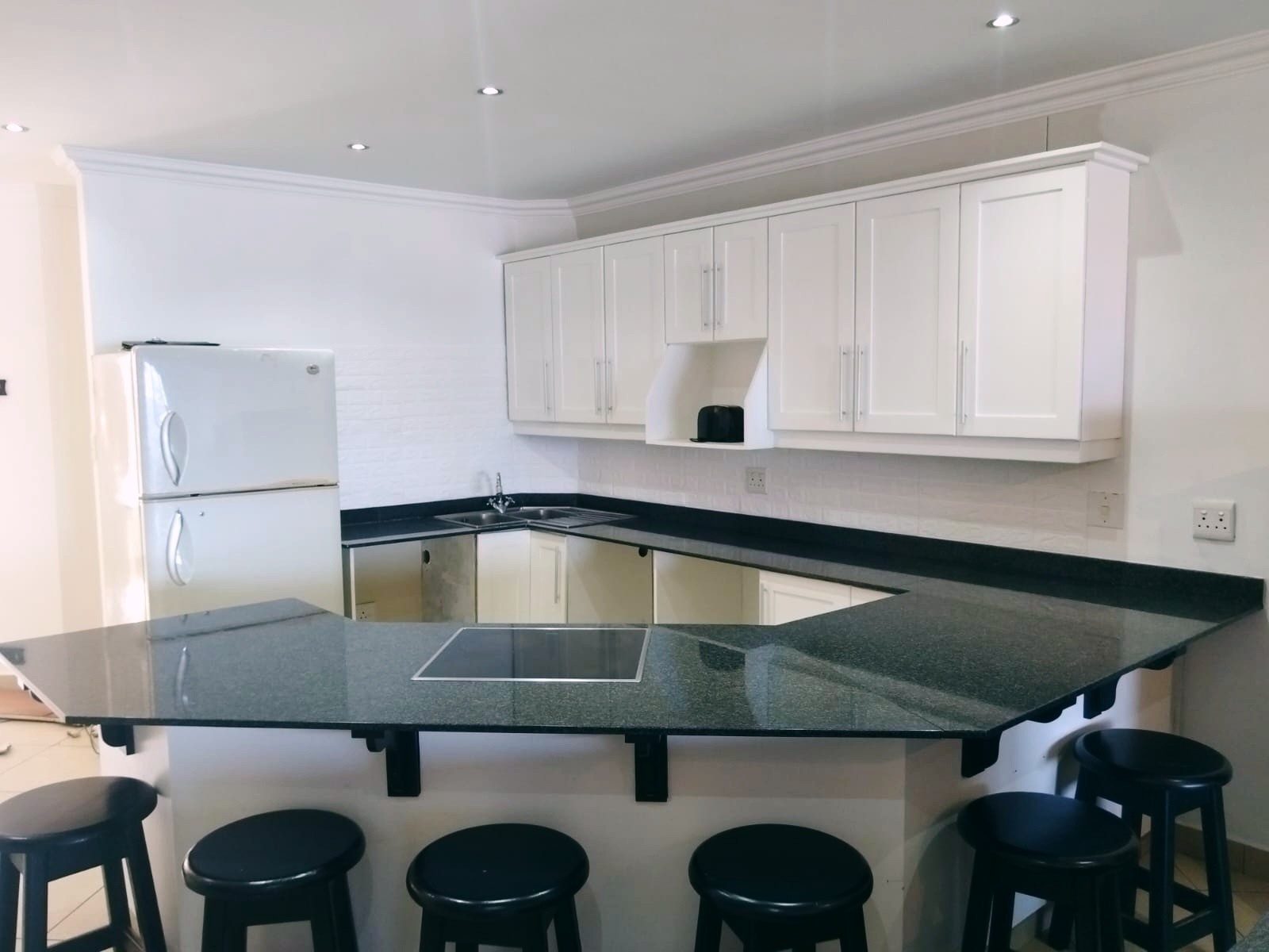 Apartment for sale in St Michaels On Sea, Margate, KwaZulu Natal, 166 m²