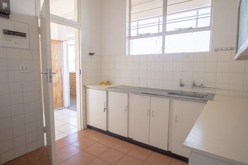 Apartment for rent in Rosettenville, Johannesburg