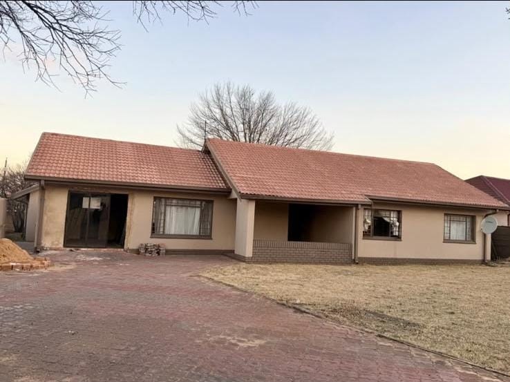 House for sale in Tasbet Park Ext 3, Tasbet Park, Witbank, 136 m²