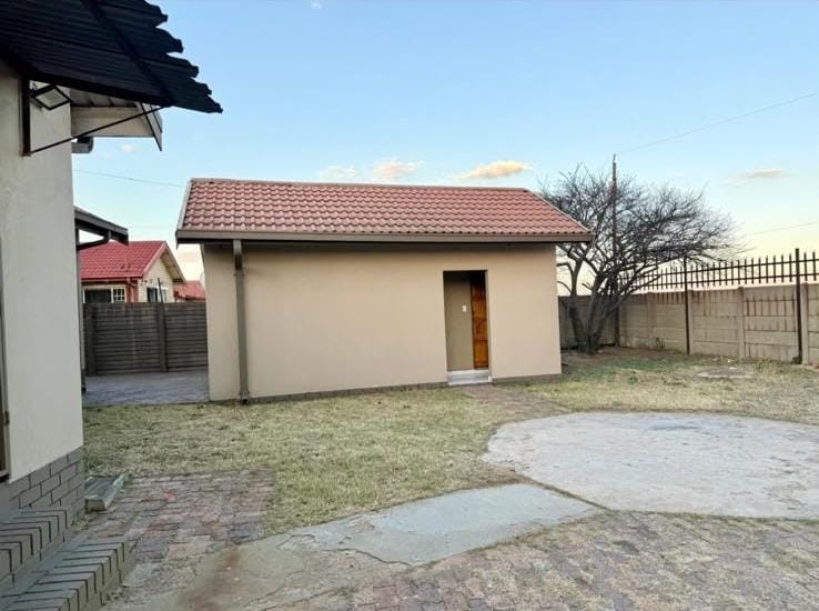 House for sale in Tasbet Park Ext 3, Tasbet Park, Witbank, 136 m²