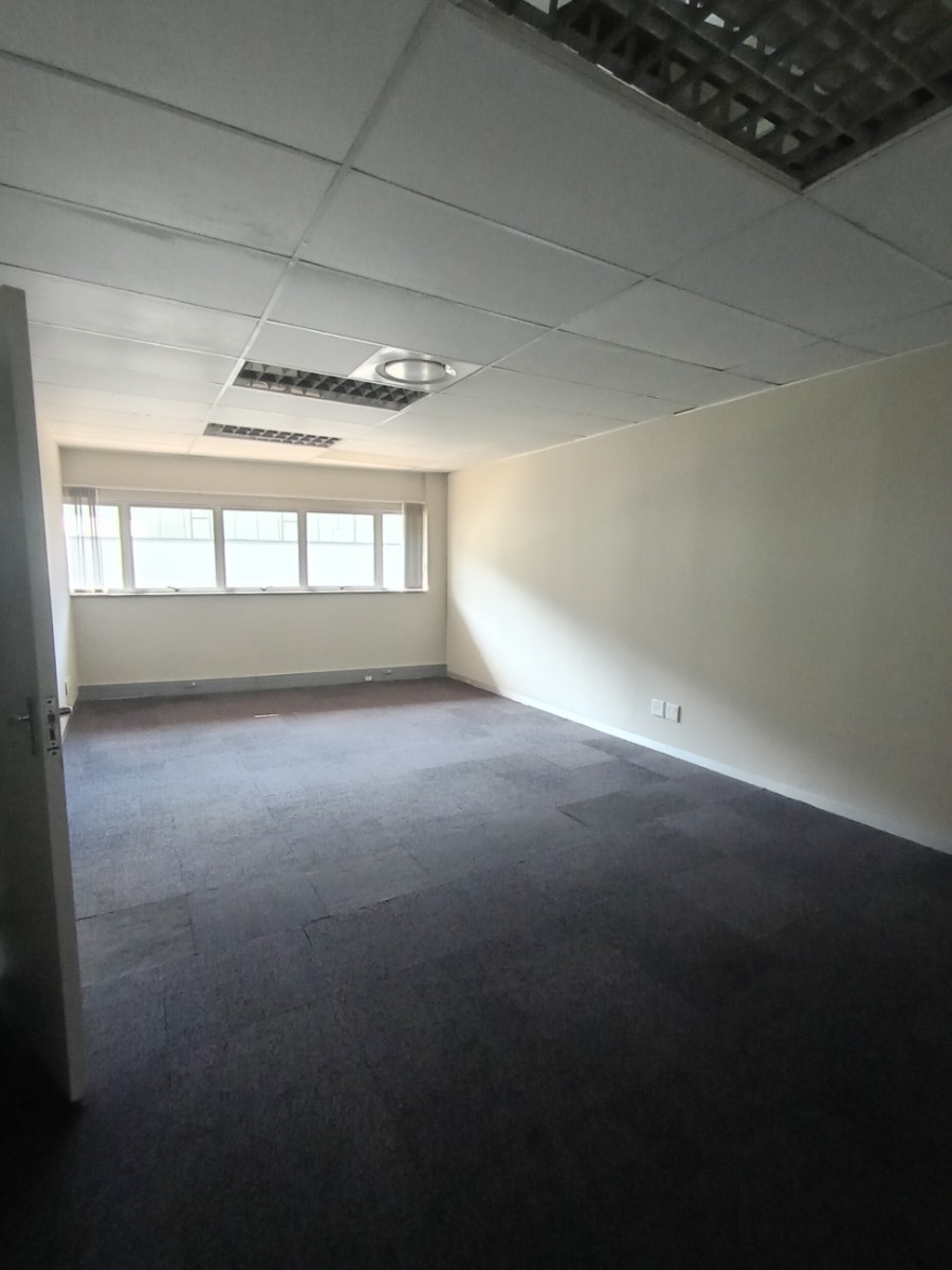 Office for rent in Durban North, KwaZulu Natal, 67 m²