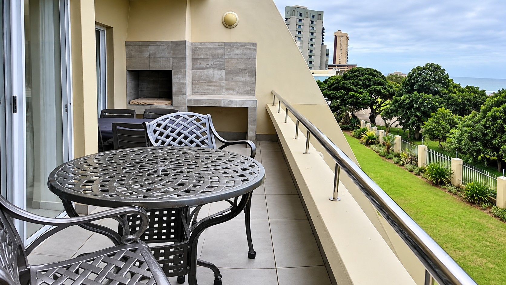 Apartment for sale in Amanzimtoti, KwaZulu Natal, 85 m²