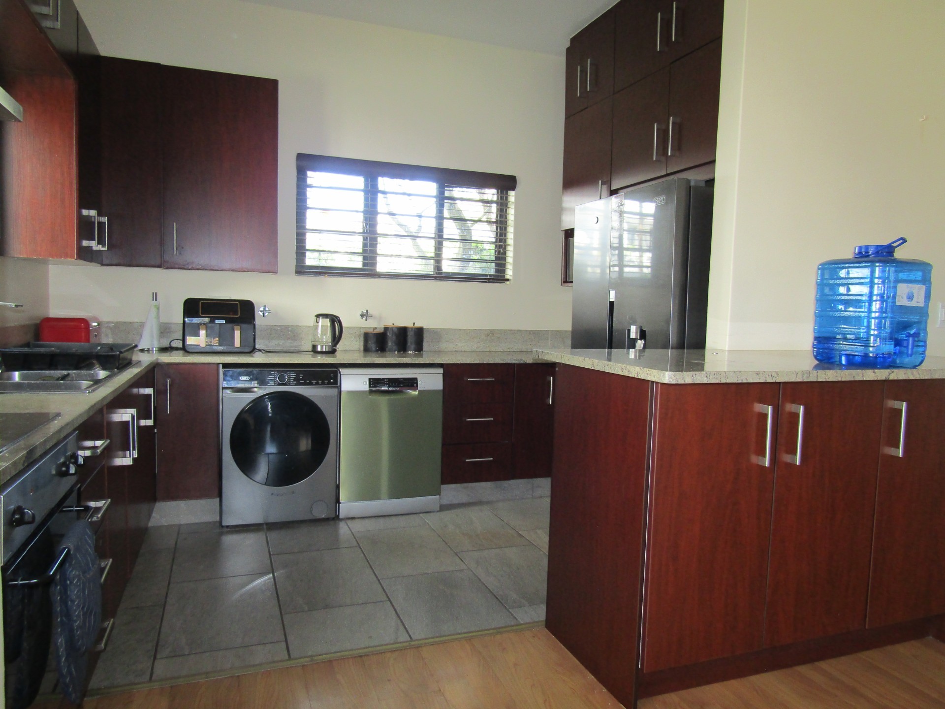 Apartment for sale in Bryanston, Sandton, 3, Ealing Broadway, 21 Ealing Crescent, Bryanston, Sandton, Gauteng, 150 m²