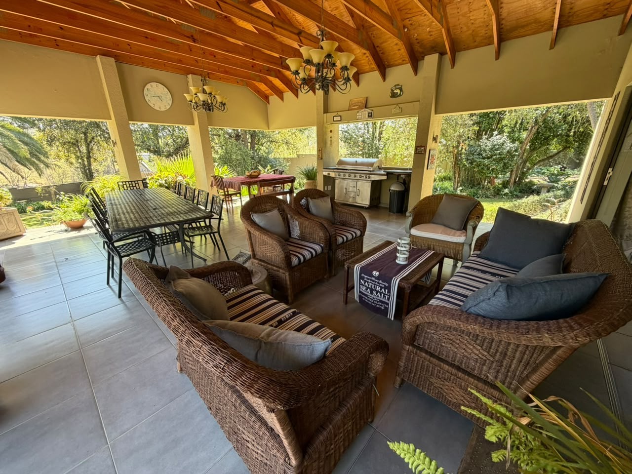 House for sale in Bryanston, Sandton, 874 Brooke Ave, Bryanston, Sandton, Gauteng, 550 m²