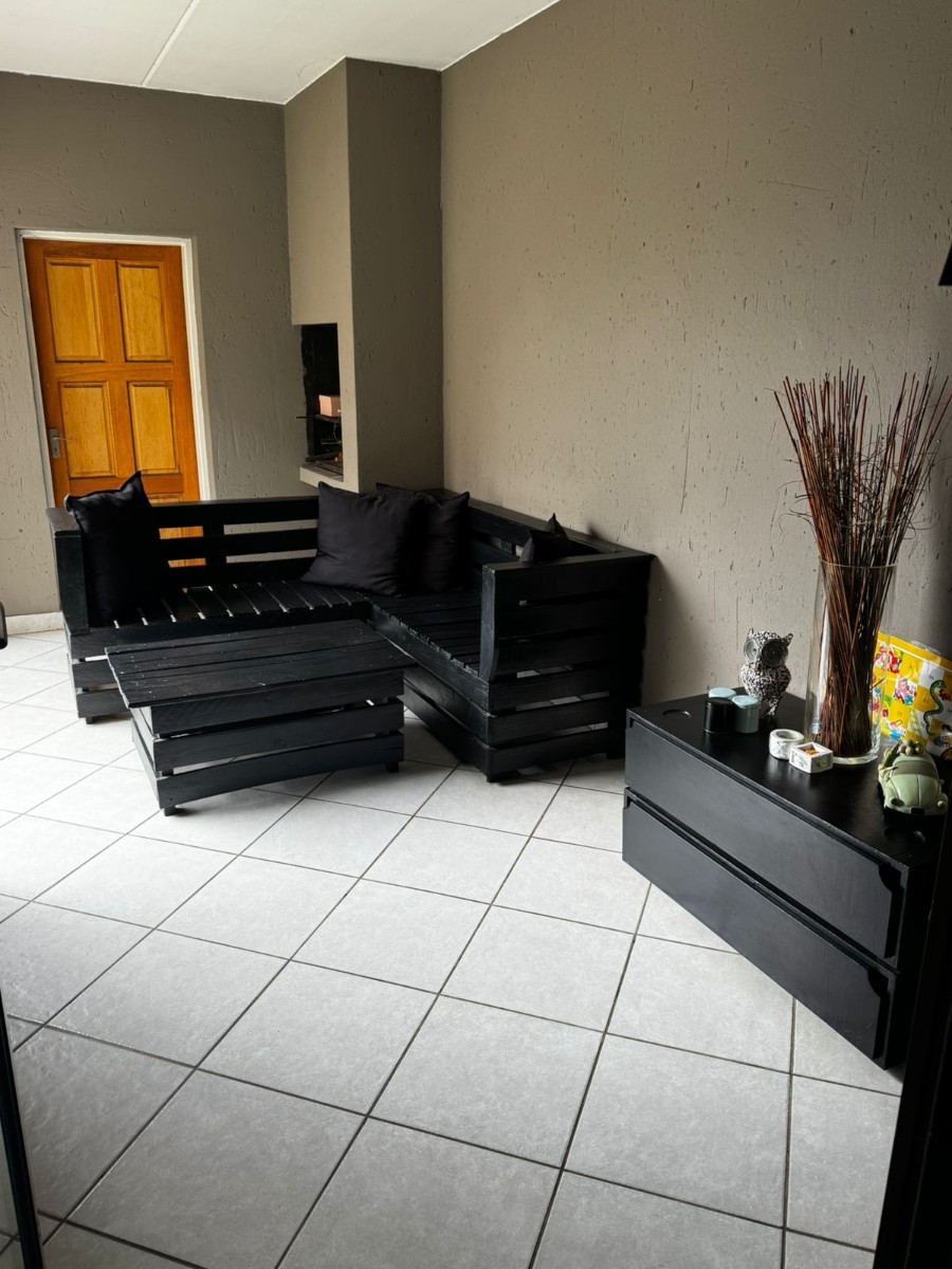 Apartment for rent in Goedeburg, Benoni, 00 0, Waterfall park, 0 Beryl street, Goedeburg, Benoni, Gauteng