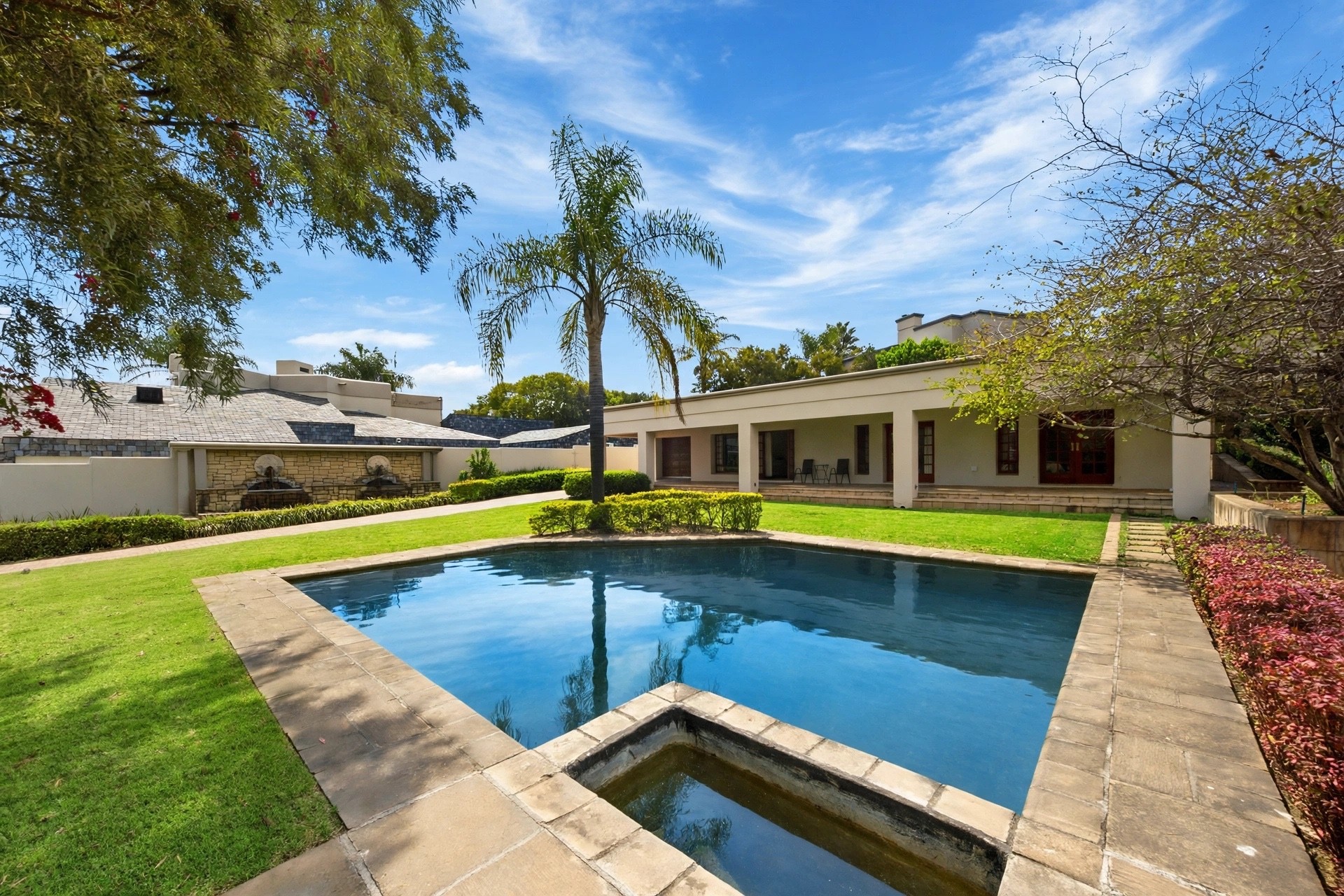 House for sale in Fourways Gardens, Sandton, 850 m²