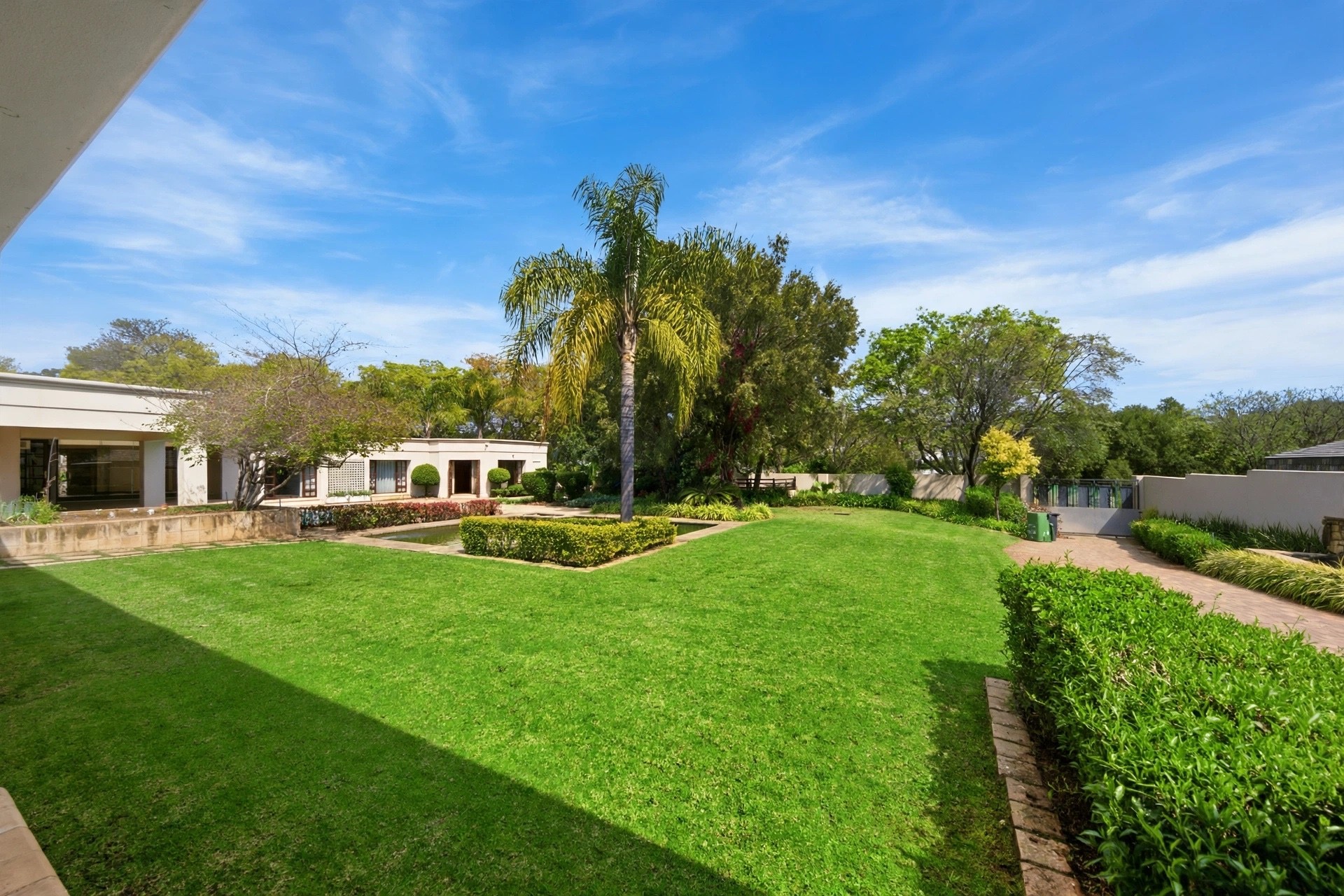 House for sale in Fourways Gardens, Sandton, 850 m²