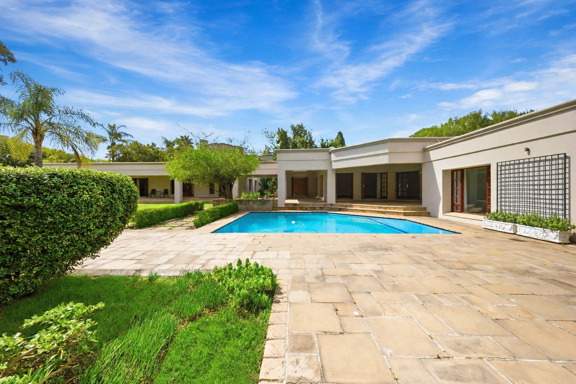 House for sale in Fourways Gardens, Sandton, 850 m²
