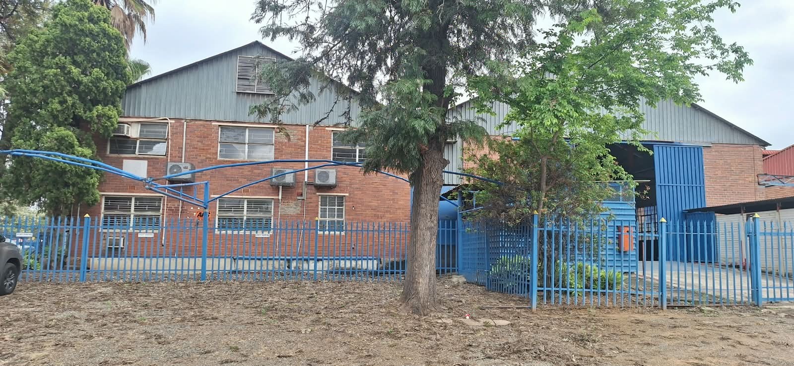 Warehouse for sale in Rustenburg, North West, 12 Waterval Laan, Rustenburg, North West, 2000 m²