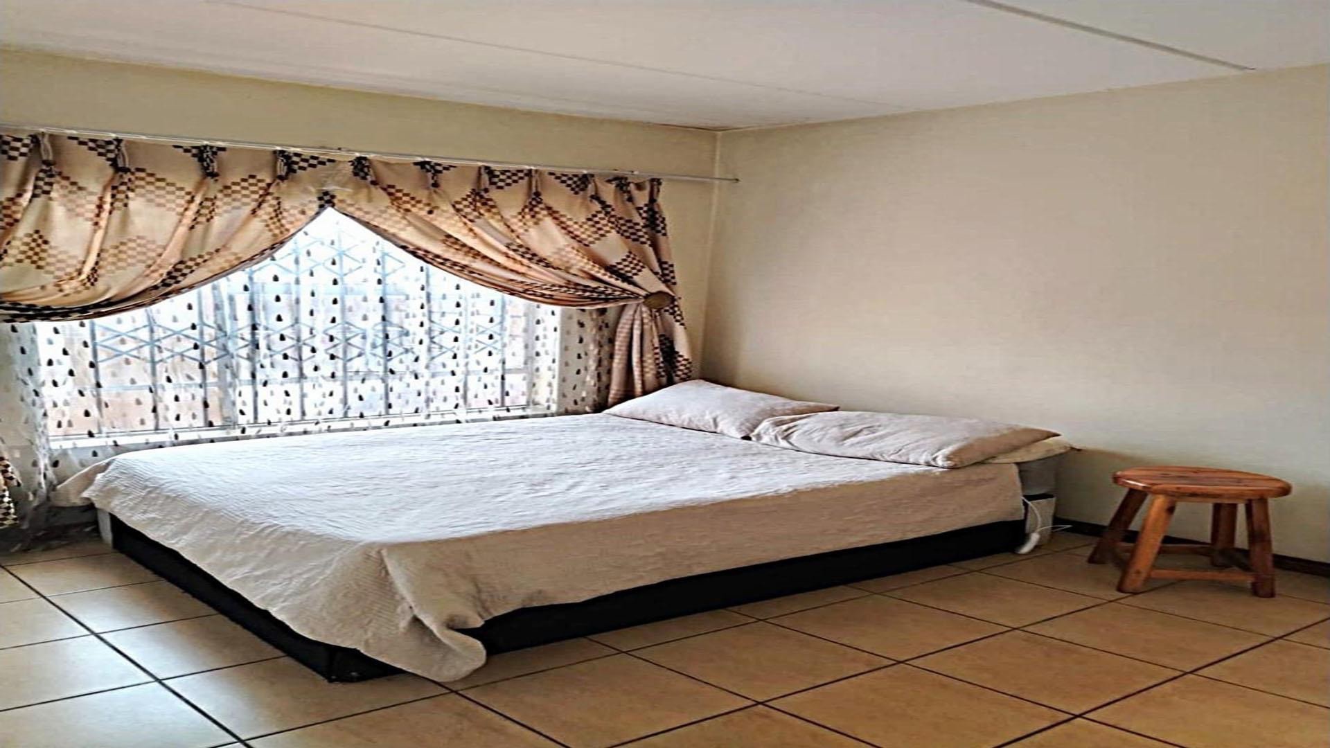 Apartment for sale in Florida, Roodepoort