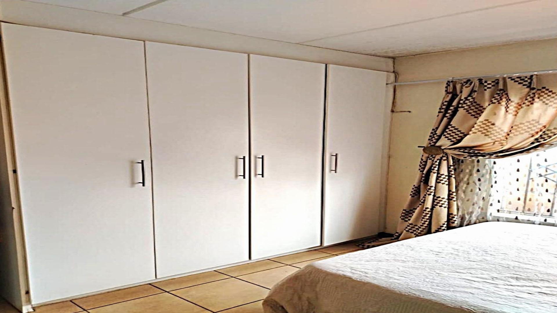 Apartment for sale in Florida, Roodepoort