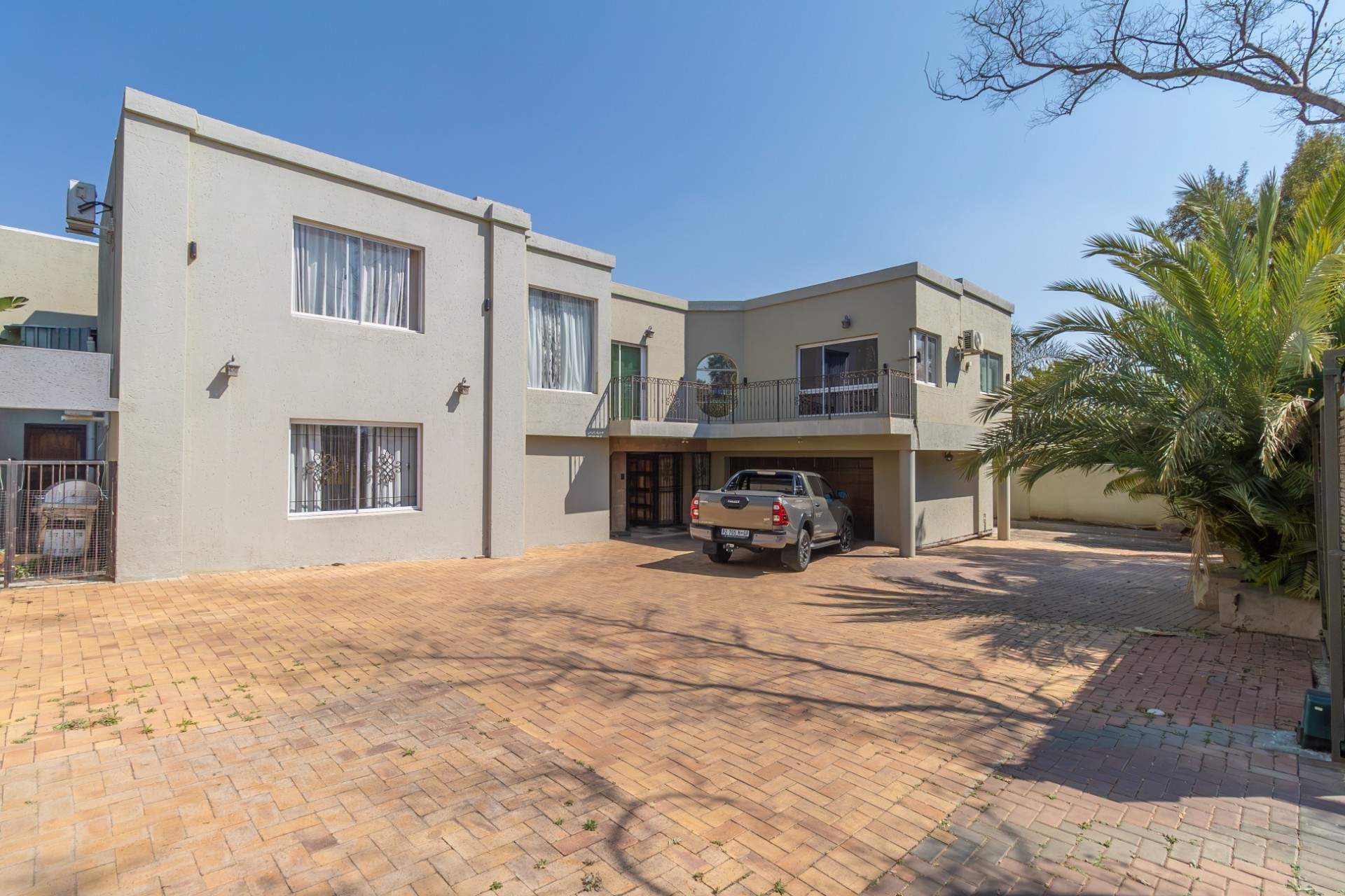 House for sale in Fourways, Sandton, 690 m²
