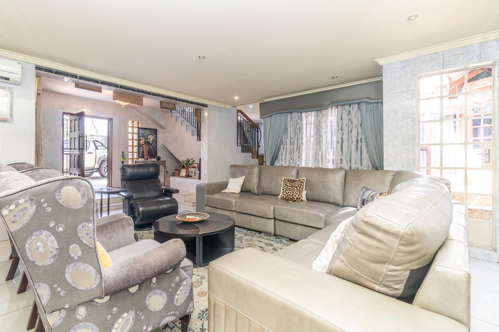 House for sale in Fourways, Sandton, 690 m²