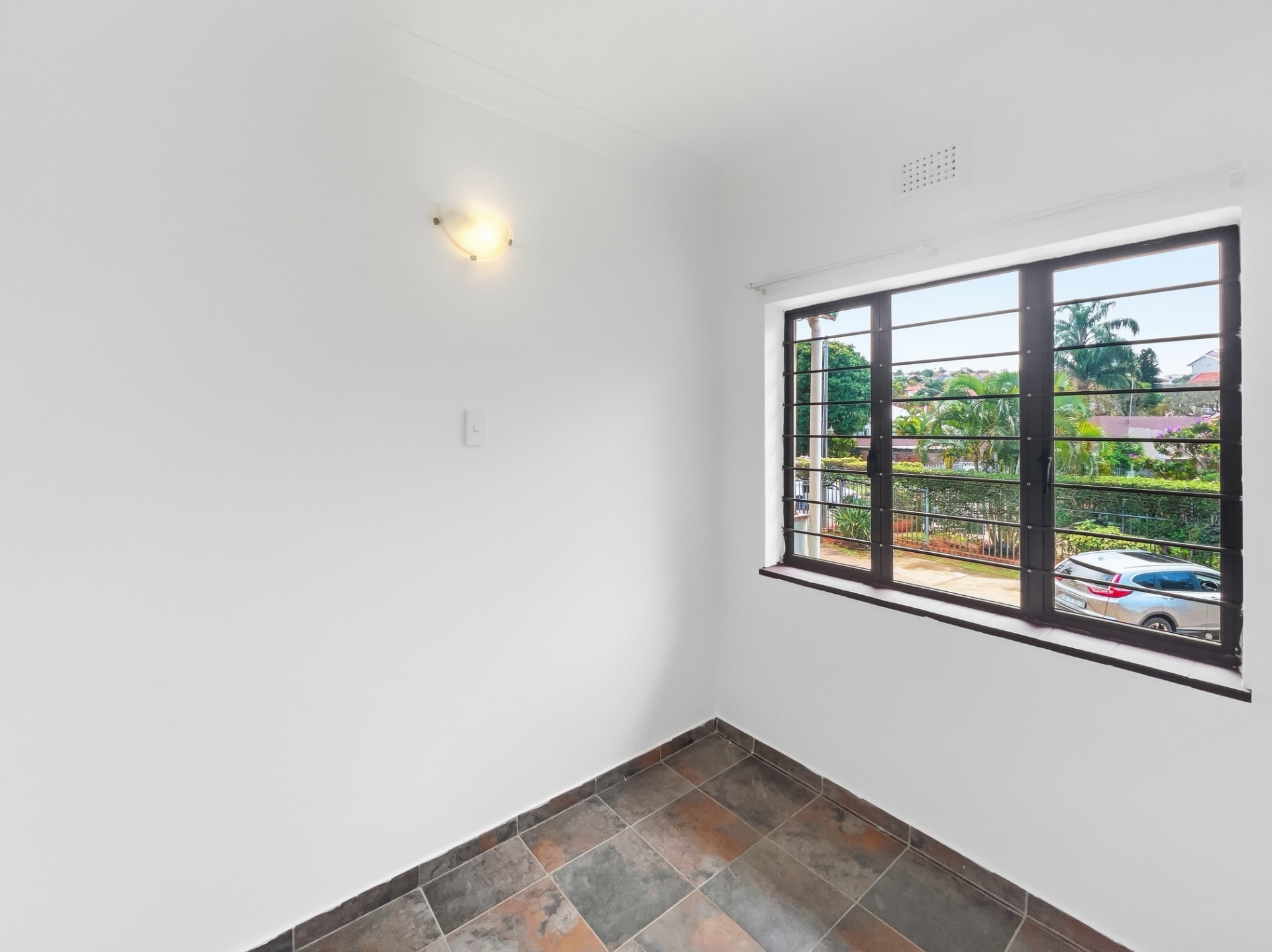 Studio Apartment for rent in Windermere, Durban, KwaZulu Natal, 9 (1st floor), Westleigh, 15 Wynnford Place, Windermere, Durban, KwaZulu Natal, 37 m²