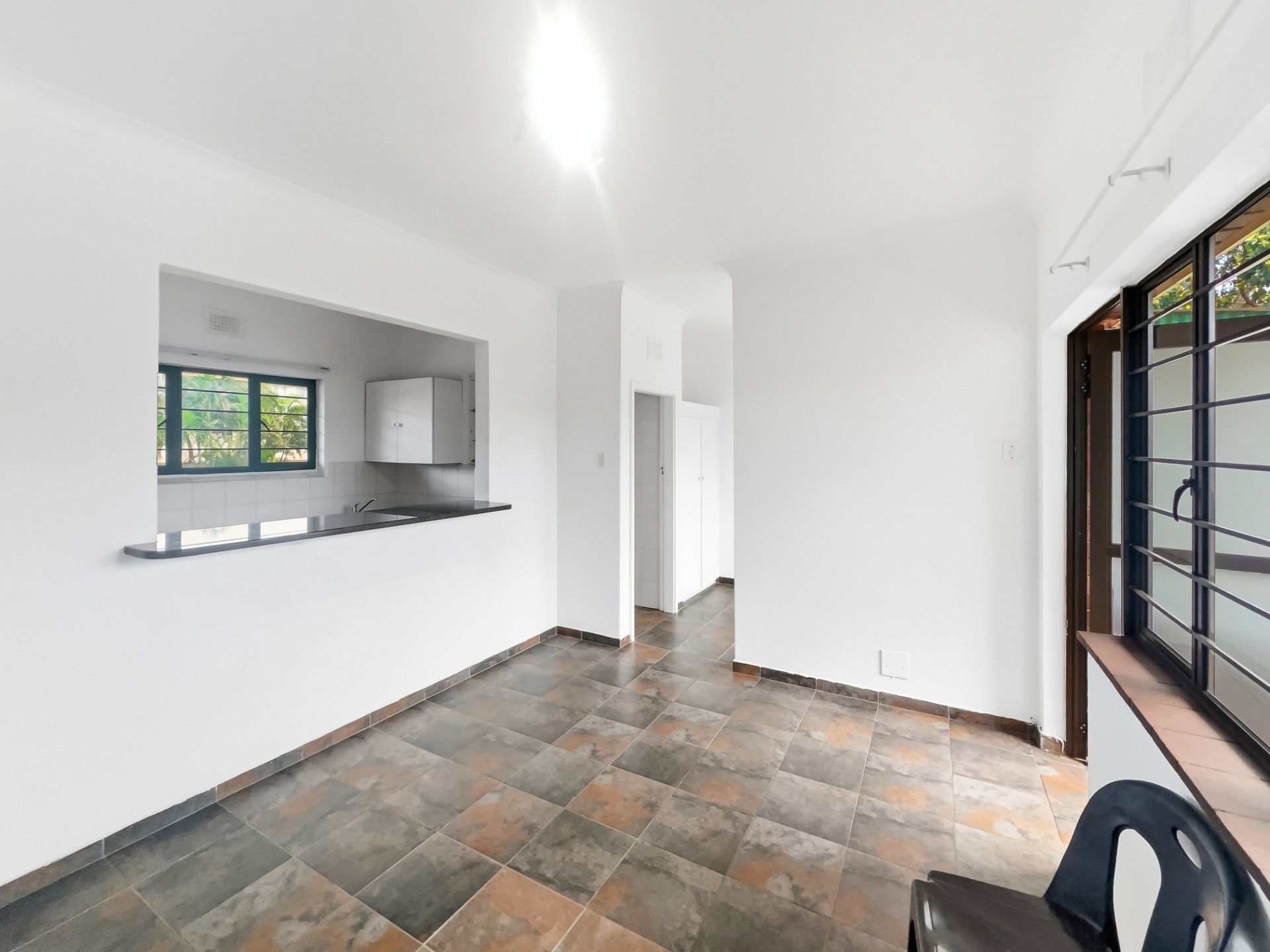 Studio Apartment for rent in Windermere, Durban, KwaZulu Natal, 9 (1st floor), Westleigh, 15 Wynnford Place, Windermere, Durban, KwaZulu Natal, 37 m²