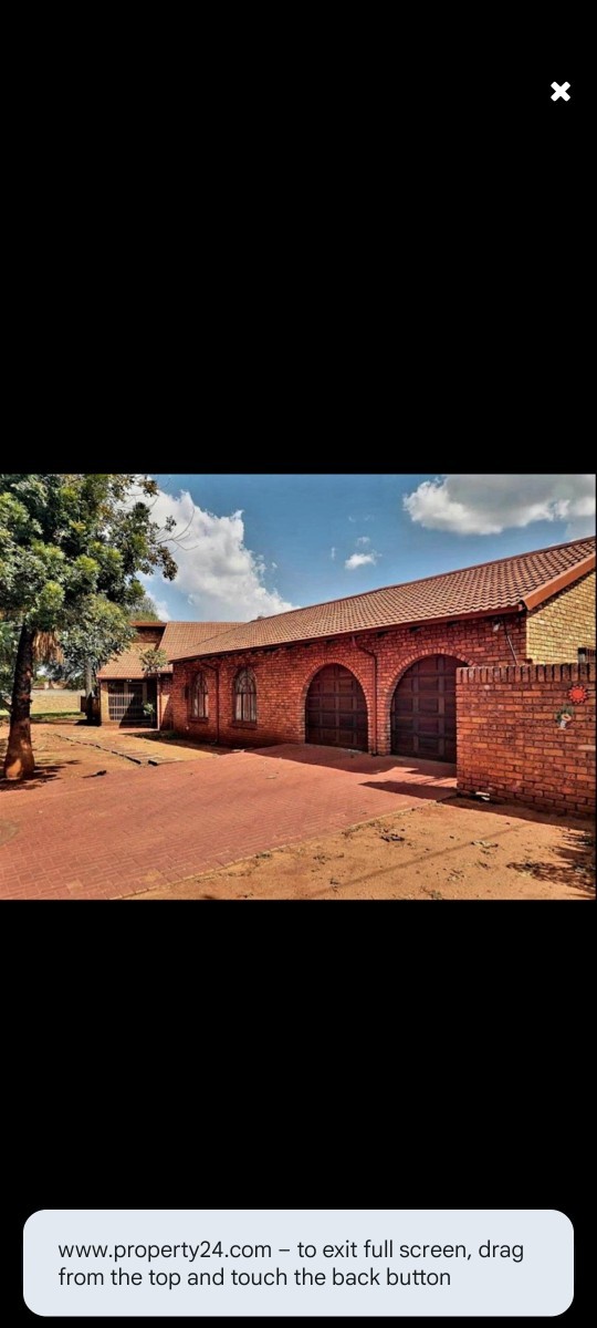 House for sale in Clarina, Akasia, 240 m²