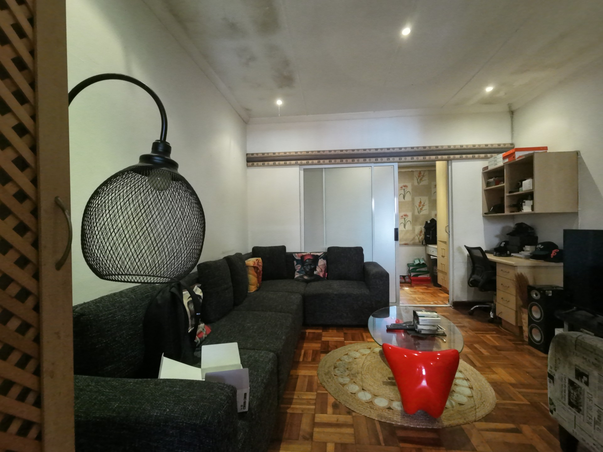 Studio Apartment For Sale in Glenwood, Durban, KwaZulu Natal
