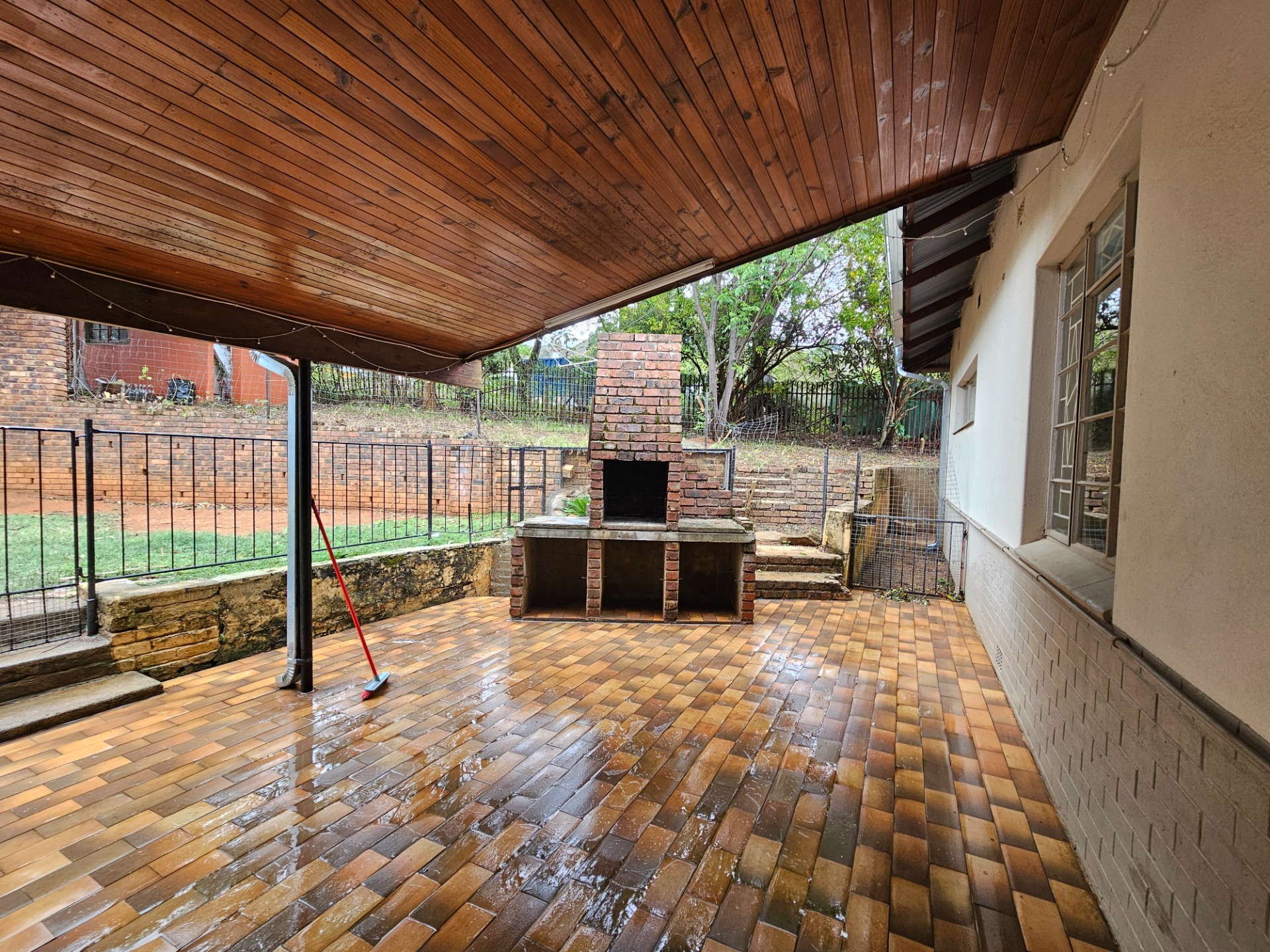 House for sale in Barberton, 1969 m²