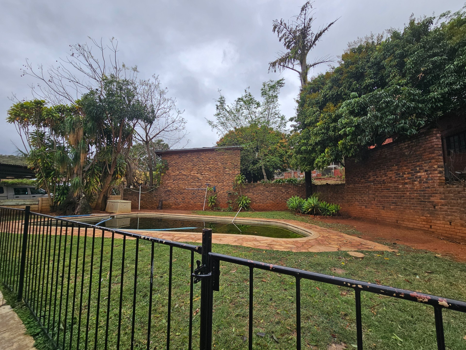 House for sale in Barberton, 1969 m²