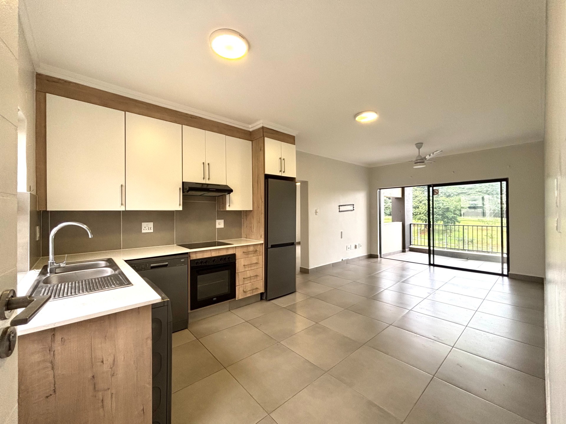 Apartment for sale in Ballito Central, Ballito, KwaZulu Natal, 75 m²