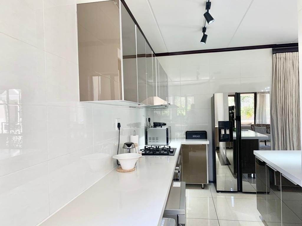 Cluster for rent in Fourways, Sandton, 250 m²
