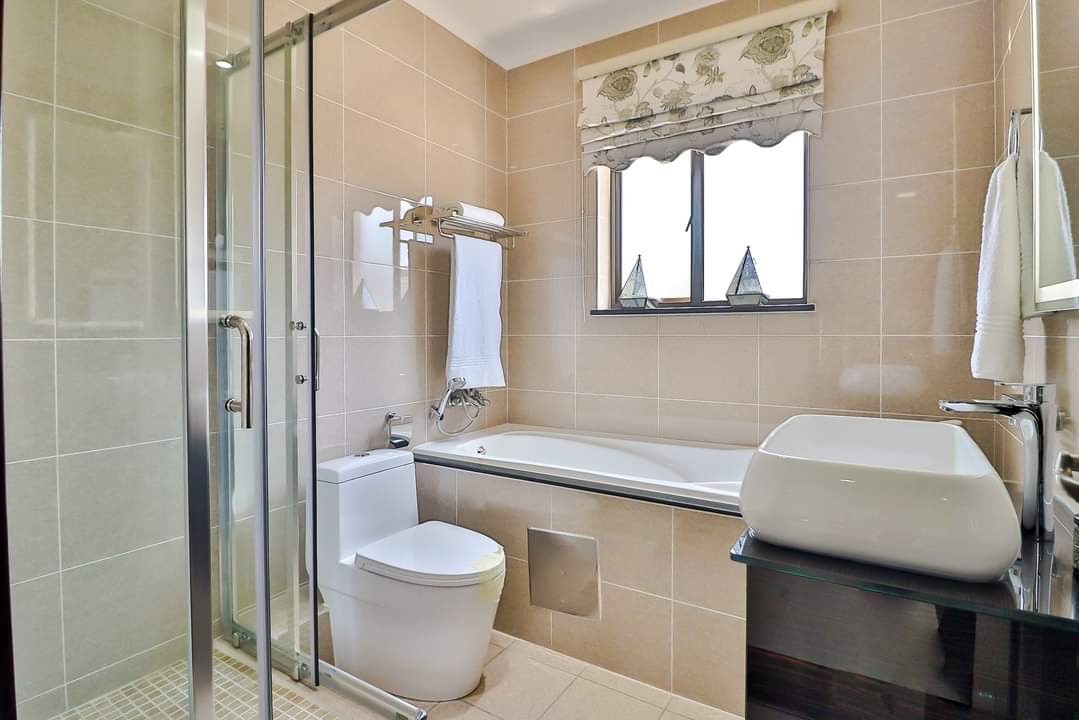 Cluster for rent in Fourways, Sandton, 250 m²
