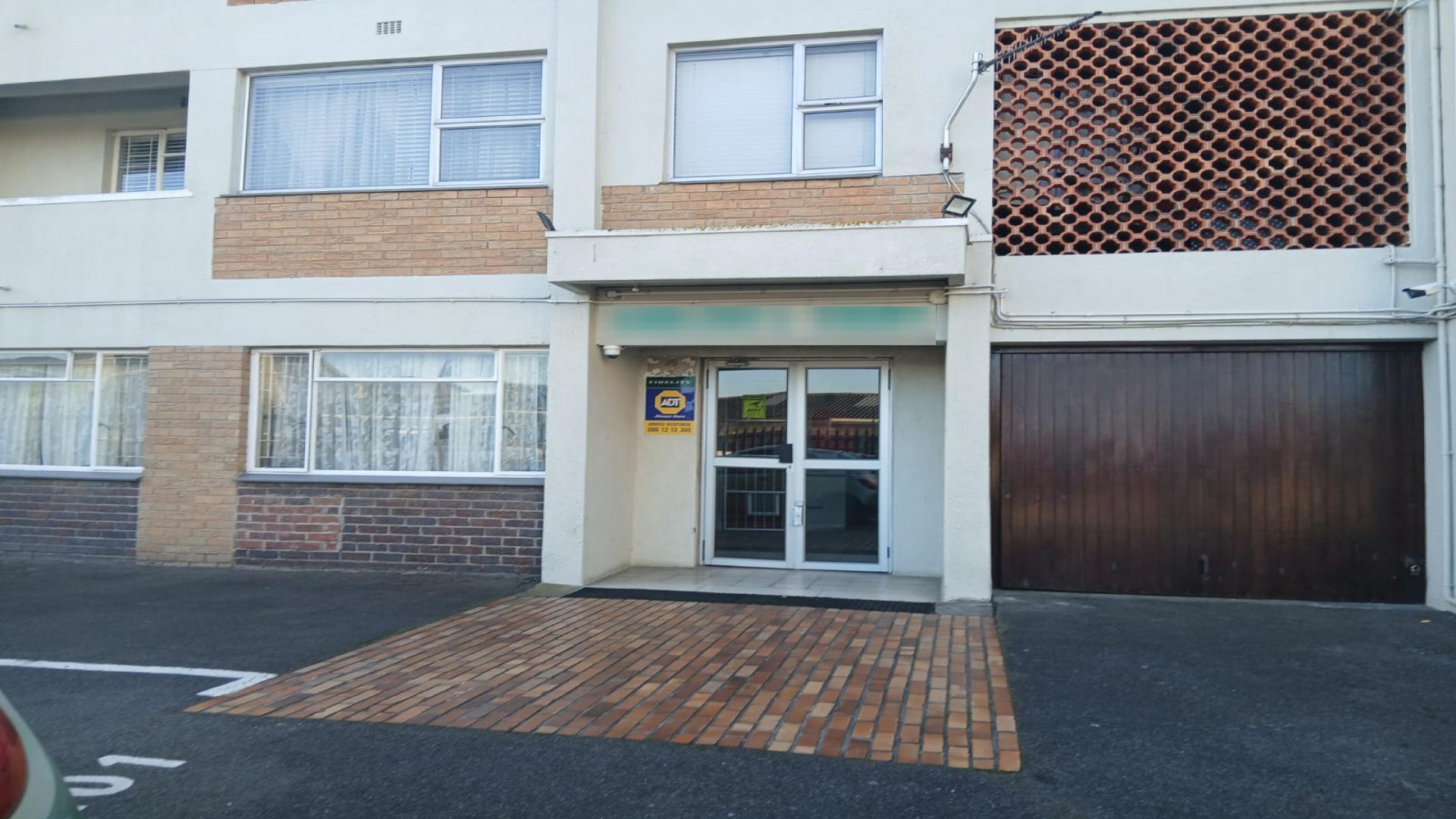 Apartment for sale in Oostersee, Parow, 97 m²
