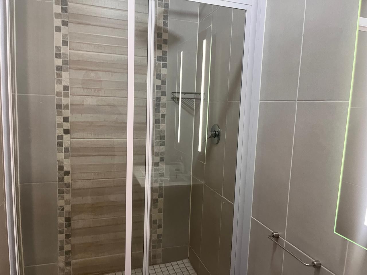 Apartment for rent in Carlswald Estate, Midrand, 100 m²