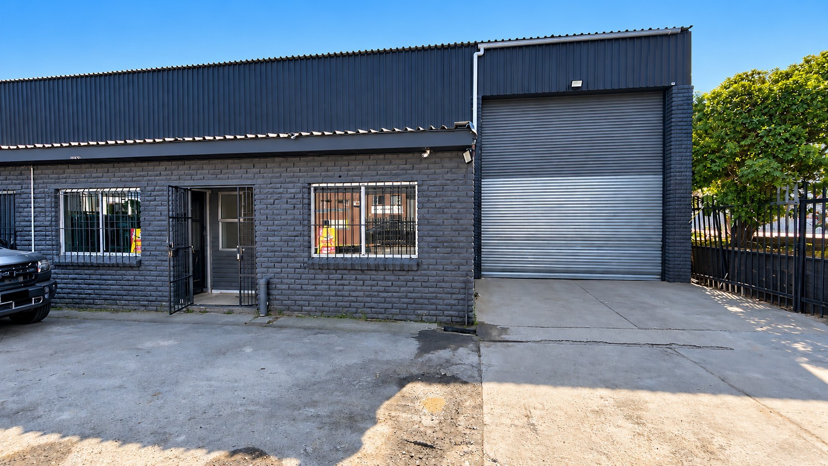 Industrial Property for sale in Montague Gardens, Milnerton, 1600 m²