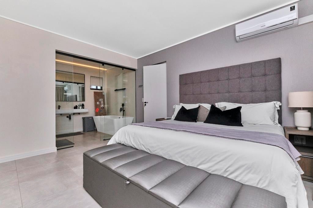 Apartment for rent in Hyde Park, Sandton, 150 m²