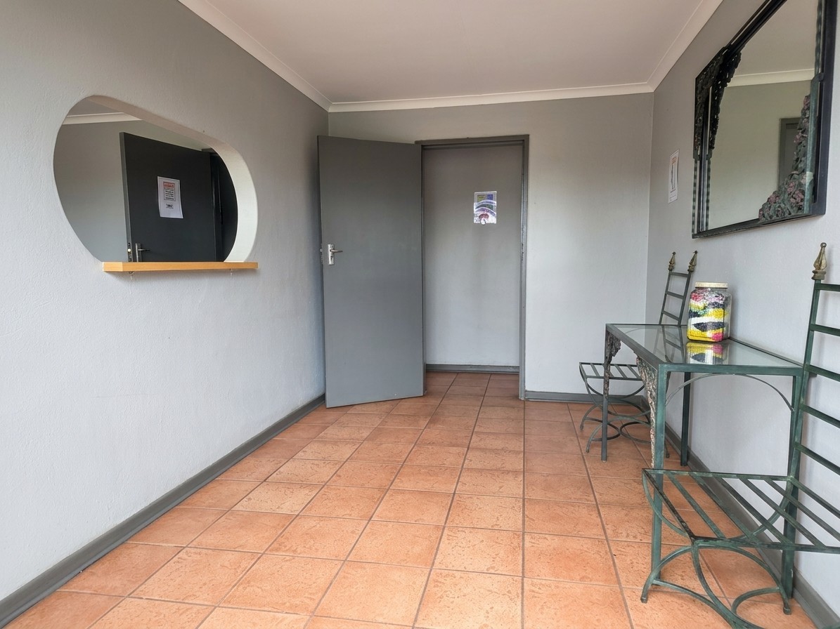 Industrial Property for rent in Zesfontein AH, Benoni, 944 m²