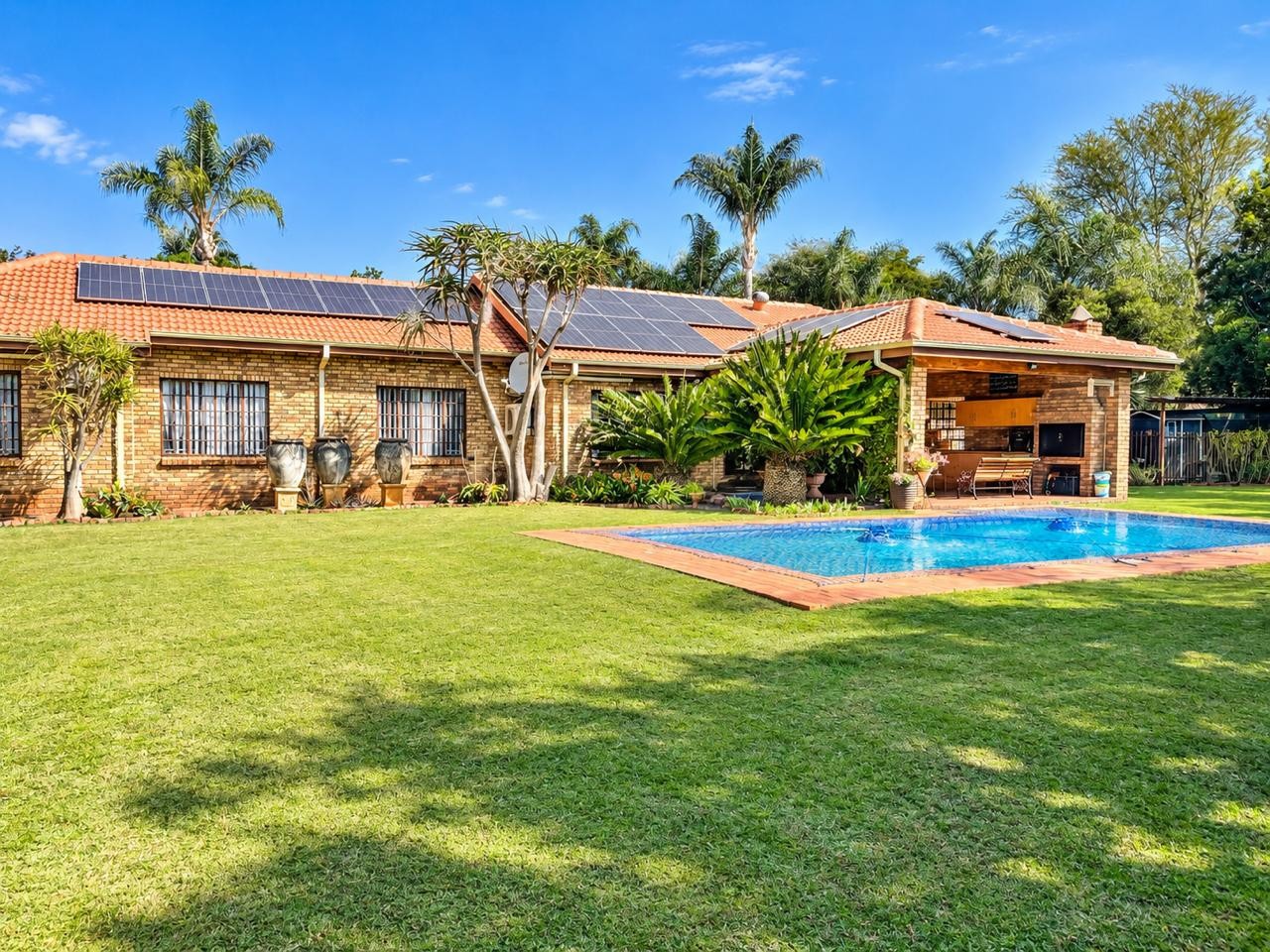 House for sale in Theresapark, Akasia, 4828 m²