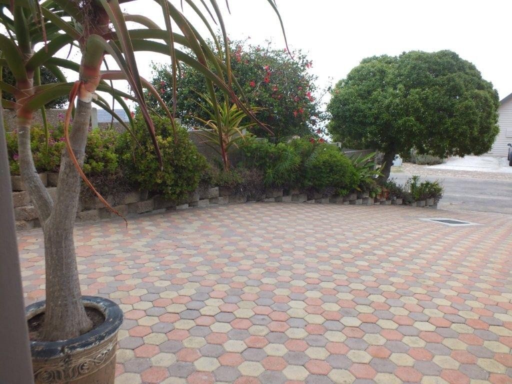 House for sale in Dana Bay, Mossel Bay, 356 m²