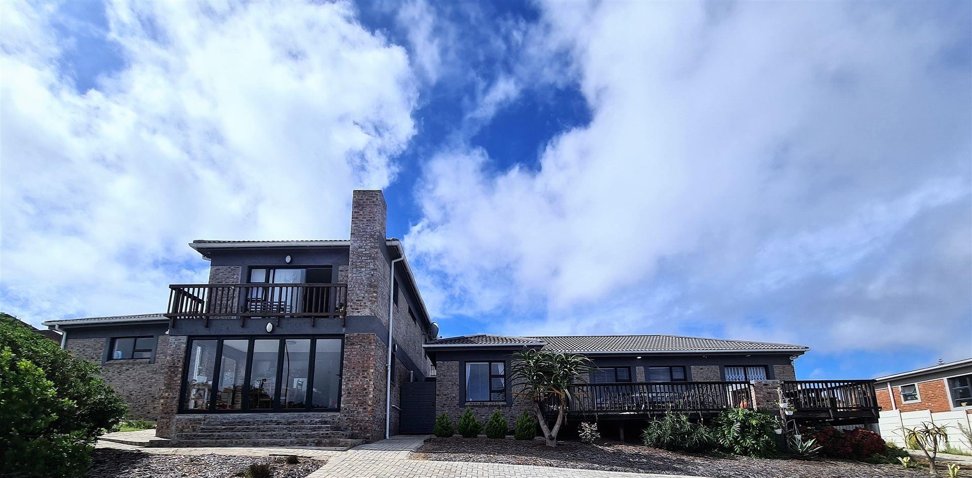 House for sale in Dana Bay, Mossel Bay, 301 m²