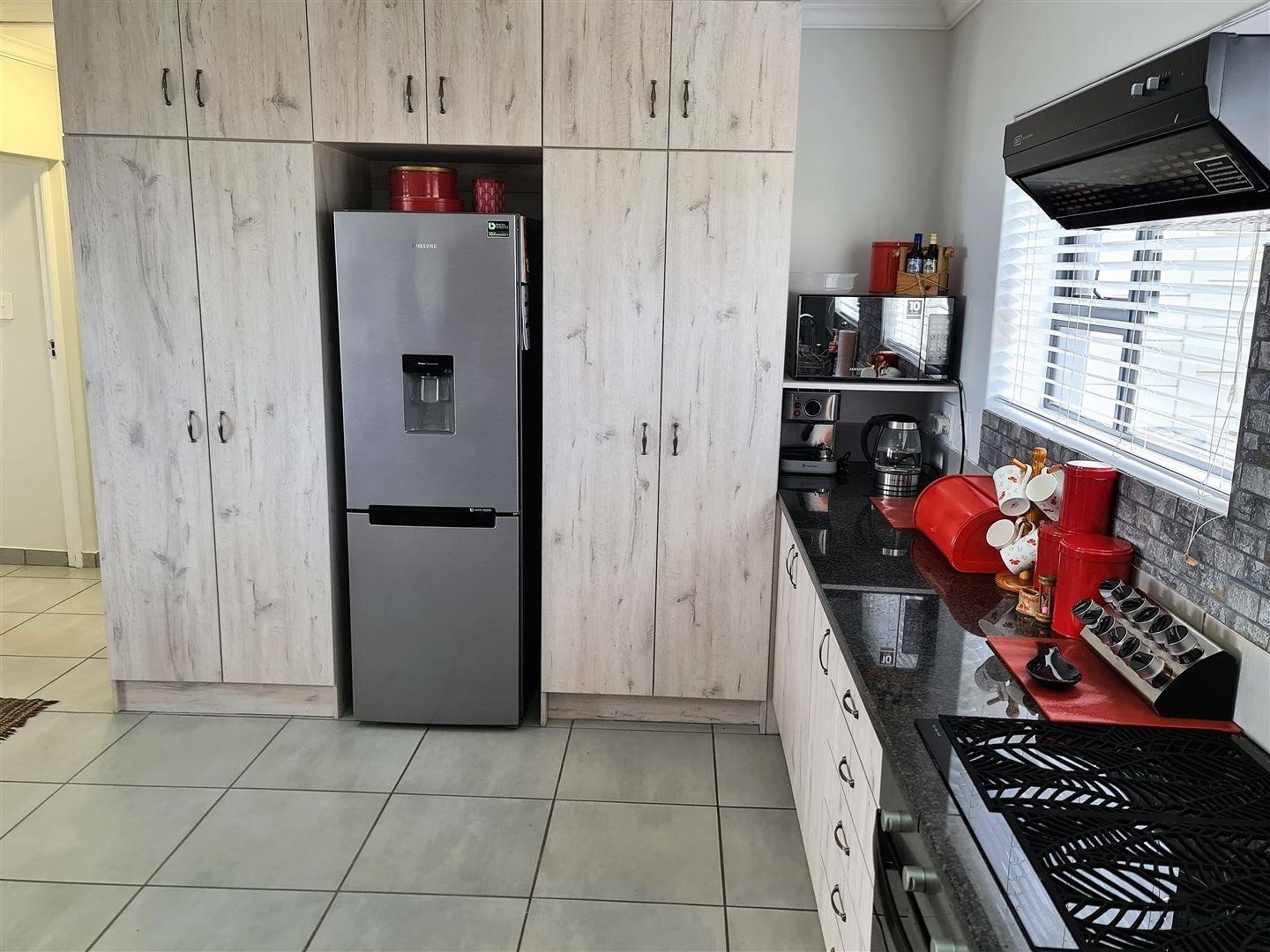 House for sale in Dana Bay, Mossel Bay, 301 m²