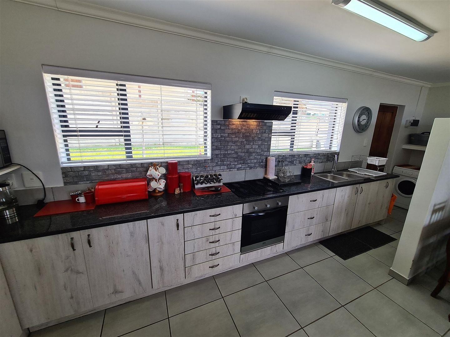 House for sale in Dana Bay, Mossel Bay, 301 m²