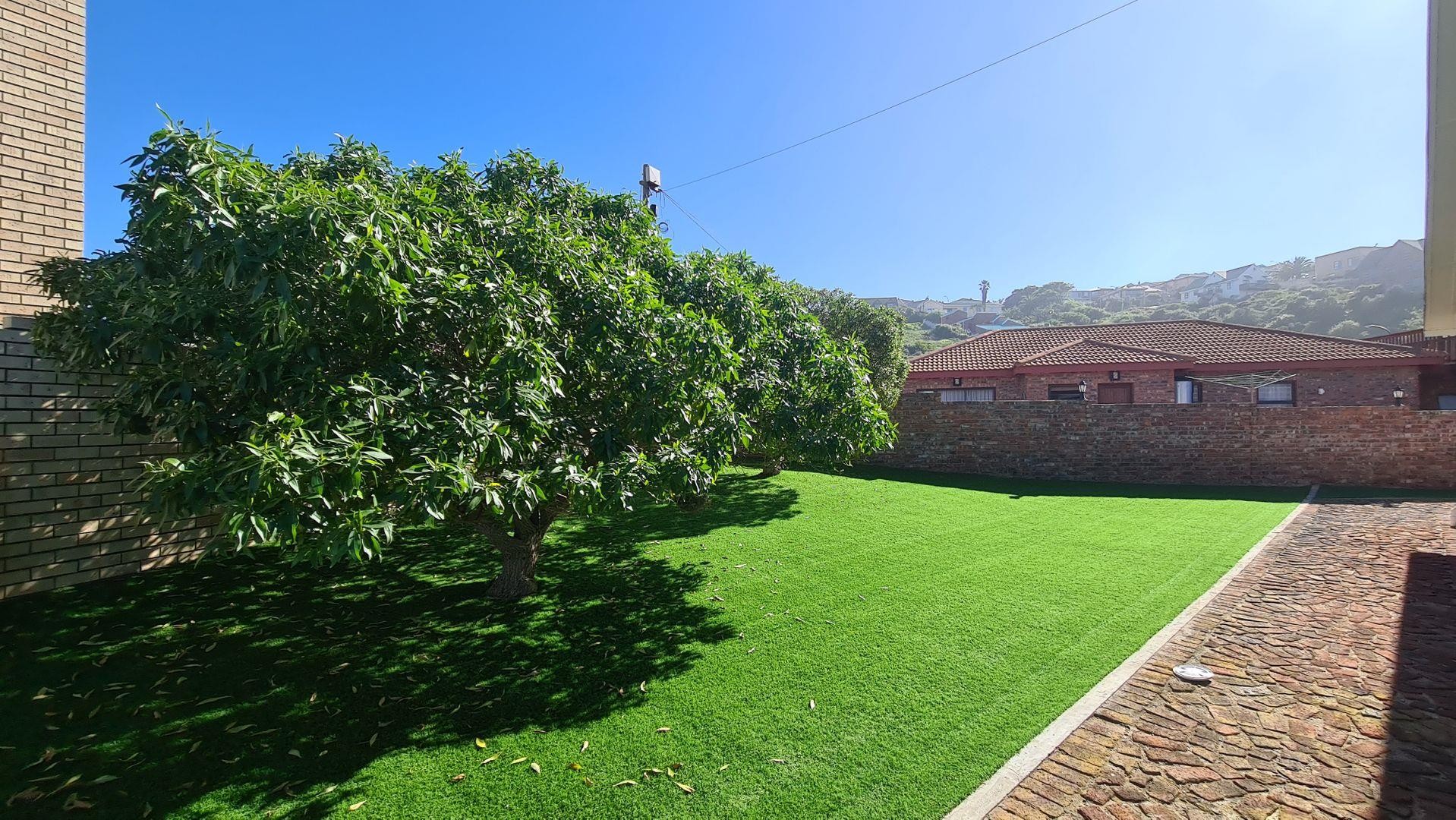 House for sale in Dana Bay, Mossel Bay, 300 m²