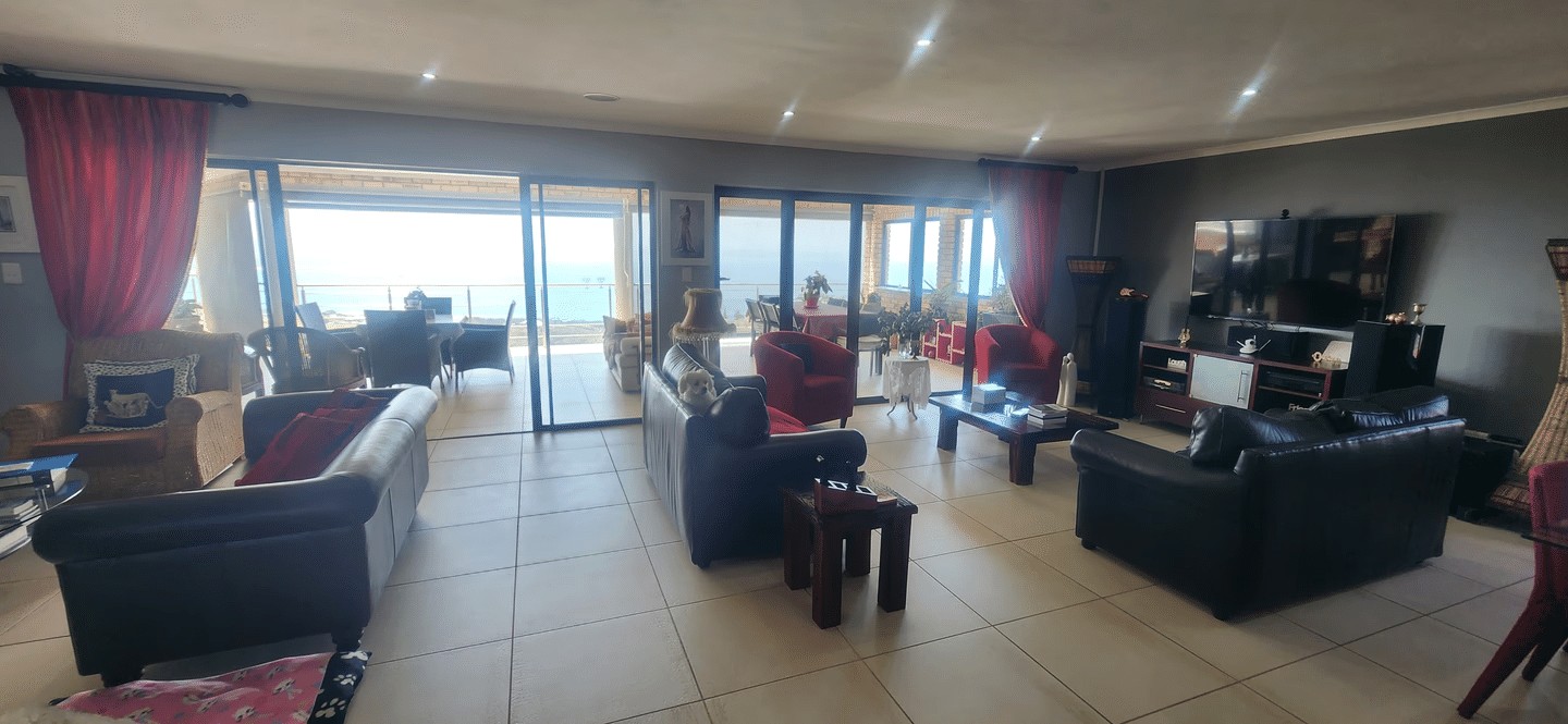 House for sale in Da Nova, Mossel Bay, 465 m²