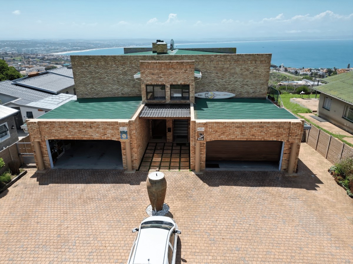 House for sale in Da Nova, Mossel Bay, 465 m²